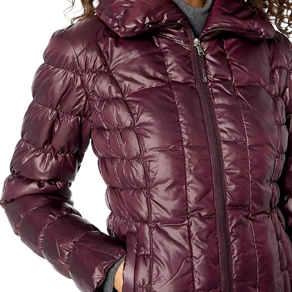 Kenneth Cole Burgundy Short Zip Front Puffer Jacket Large - Picture 3 of 3